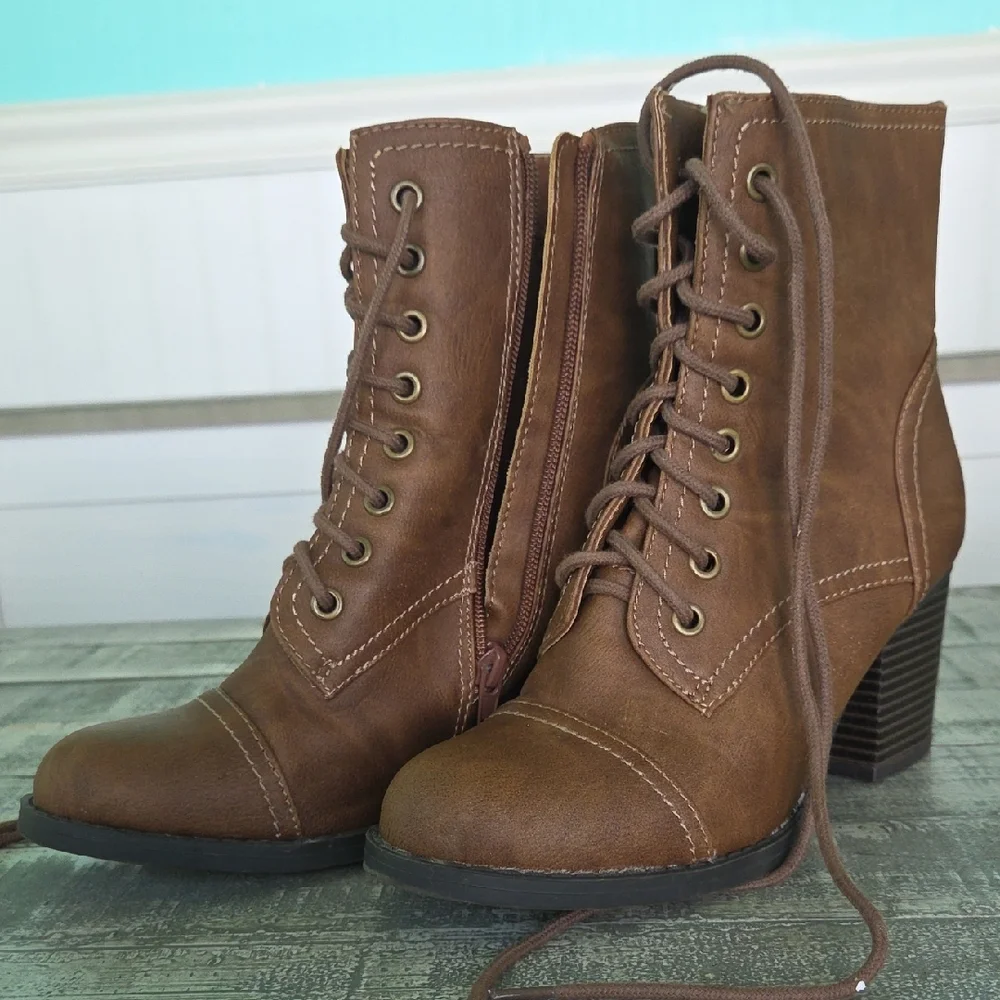 Faded Glory Brown Lace-Up Boots with Chunky Heel - Picture 1 of 8